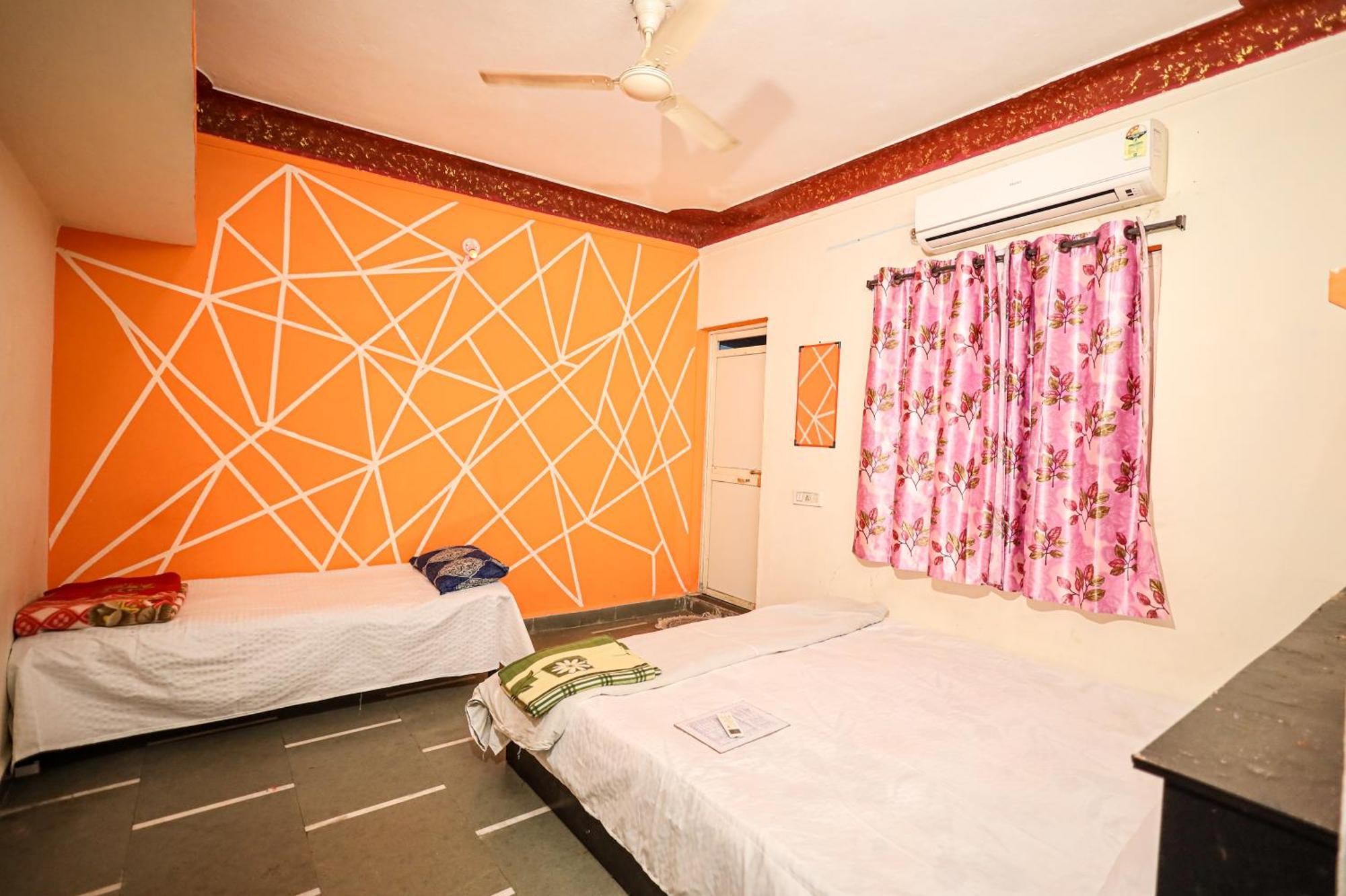 Rai Guest House Ujjain Buitenkant foto