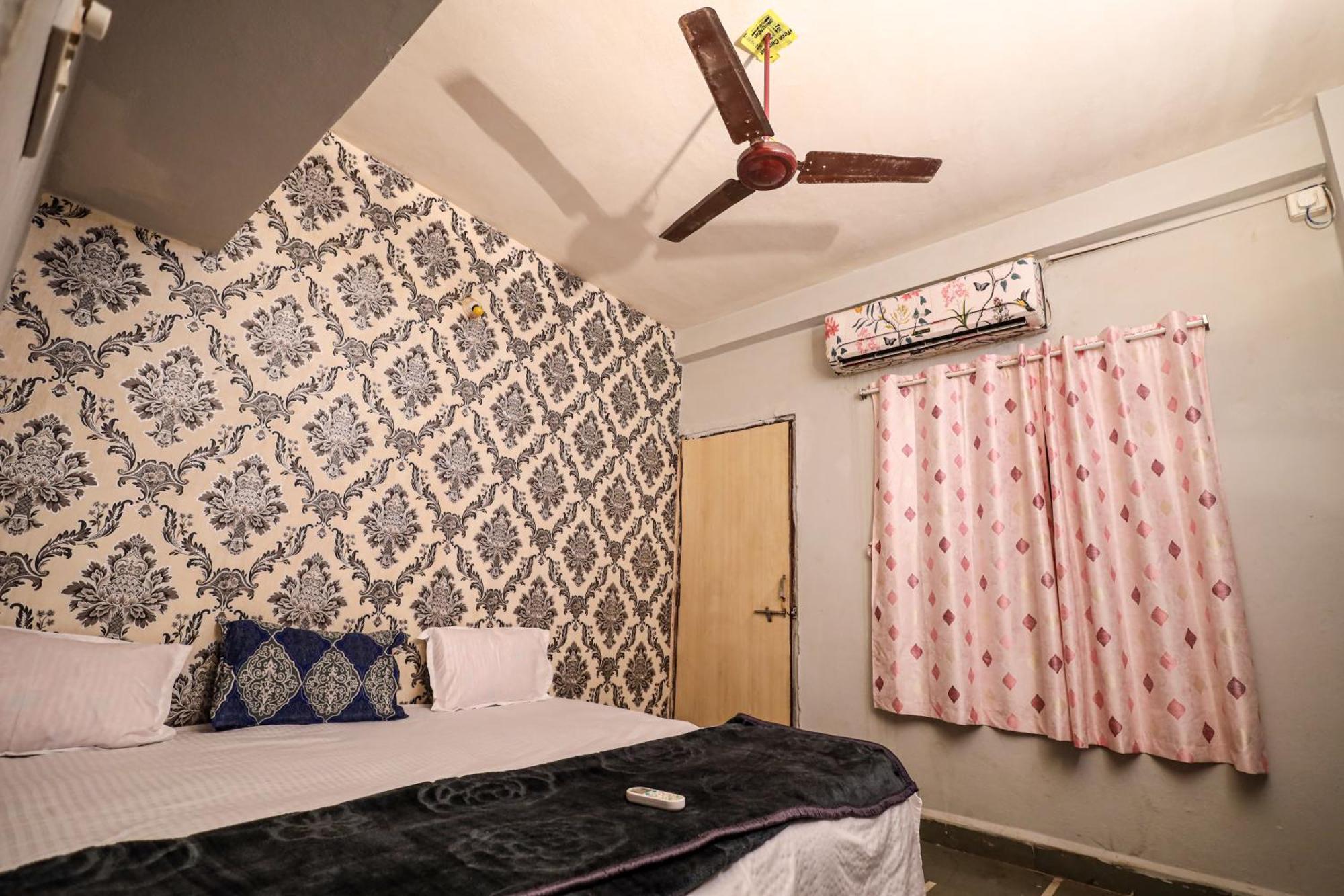 Rai Guest House Ujjain Buitenkant foto