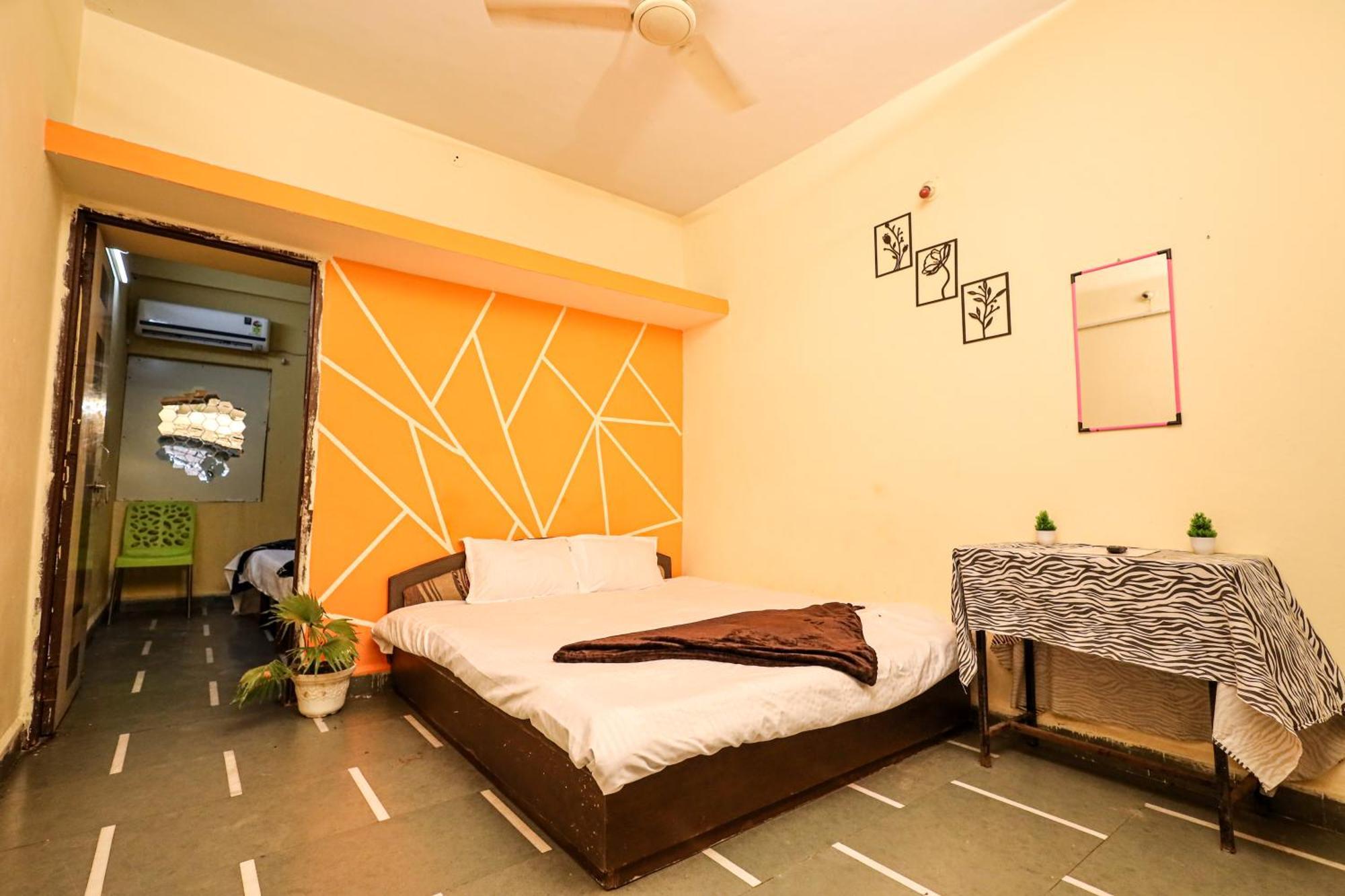 Rai Guest House Ujjain Buitenkant foto