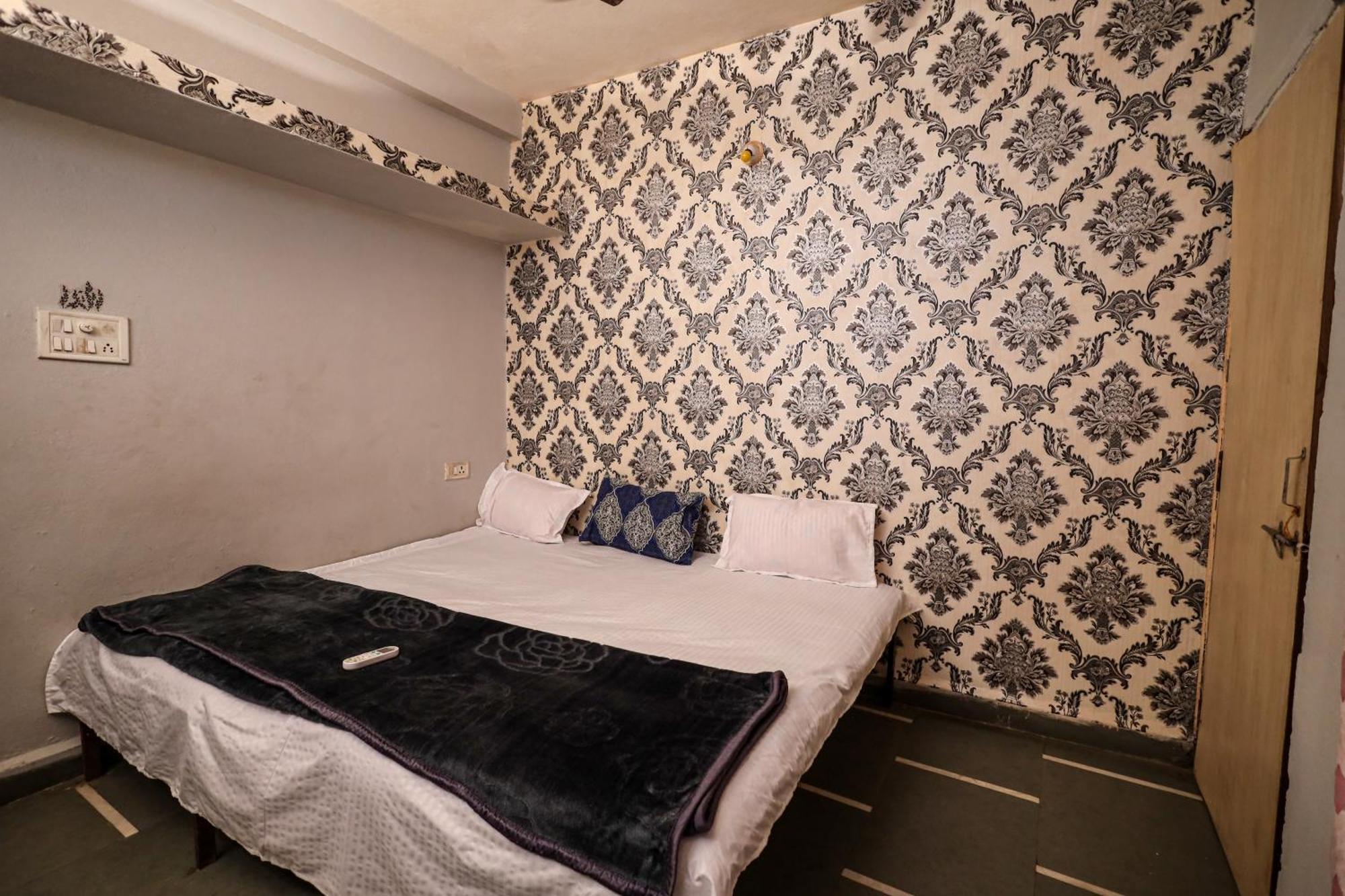Rai Guest House Ujjain Buitenkant foto
